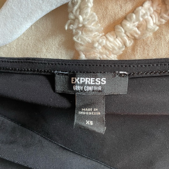Express Body Contour Asymmetrical Top. Size XS - Picture 4 of 4
